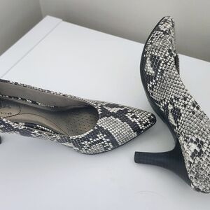 Life Stride Snakeskin Patterned Women's Heels